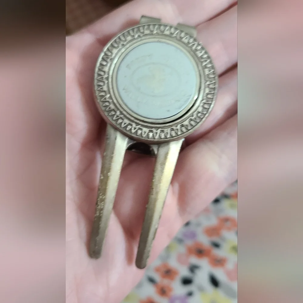 Vintage golf money clip divot tool marker EISINGER SMITH Williamsburg ford's col